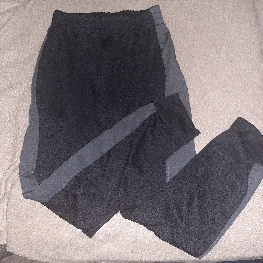 Pro athlete boys sweats size medium
